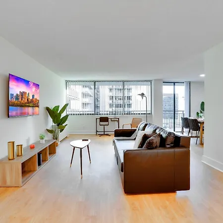 Central Apartment With Easy Metro Access